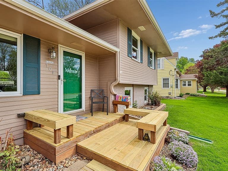 Listing photo 2