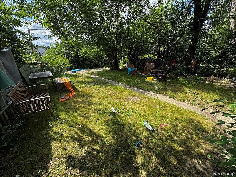 Listing photo 5