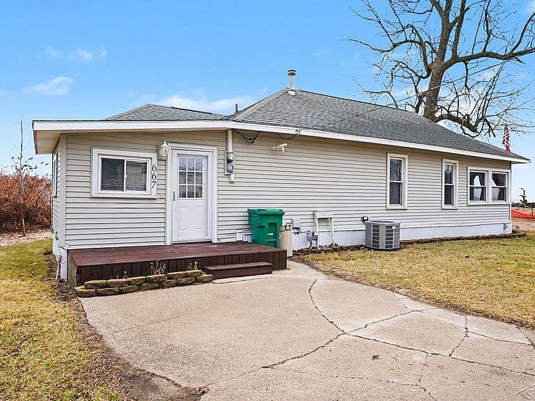 Listing photo 3