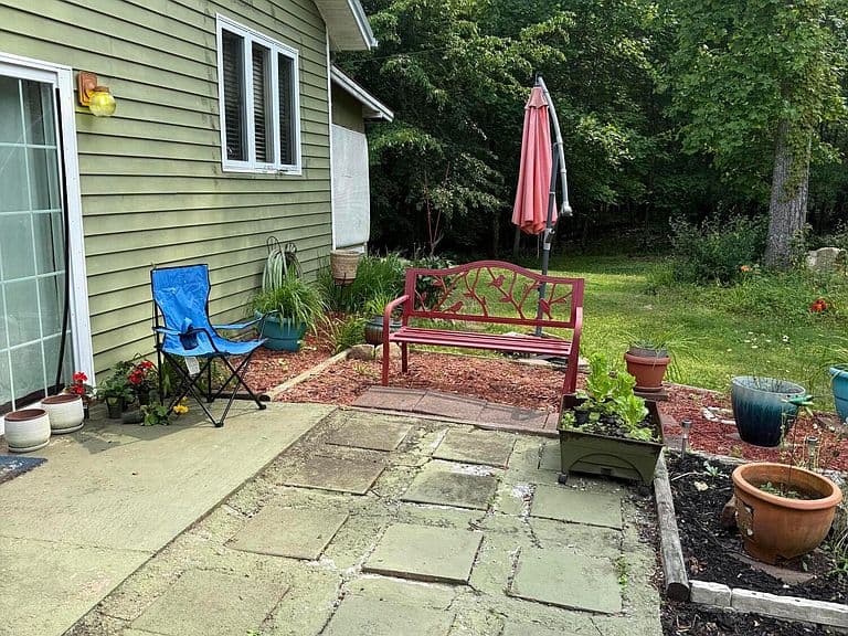 Listing photo 2