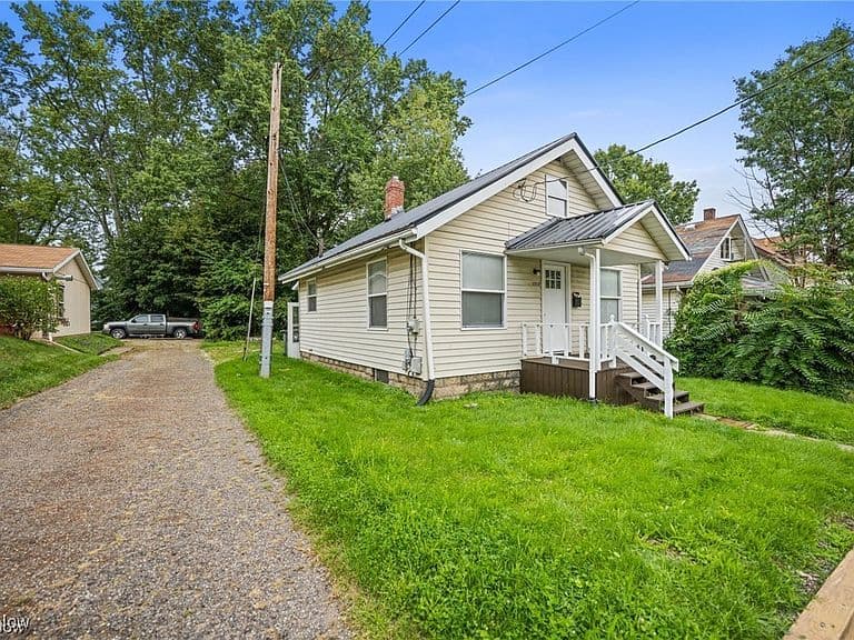 Listing photo 2
