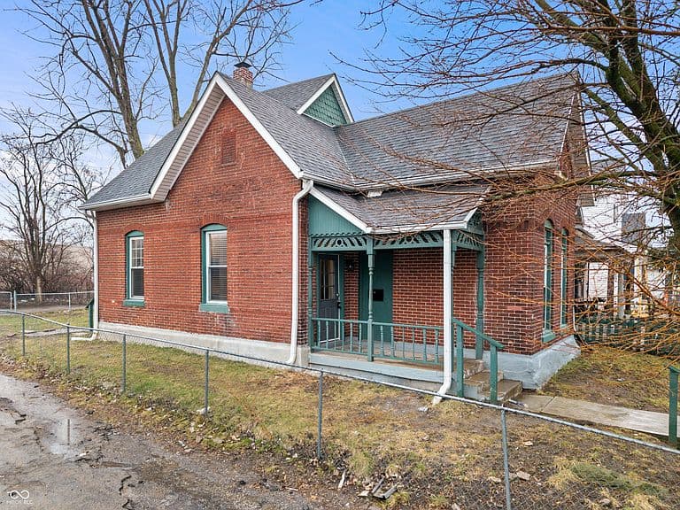 Listing photo 2