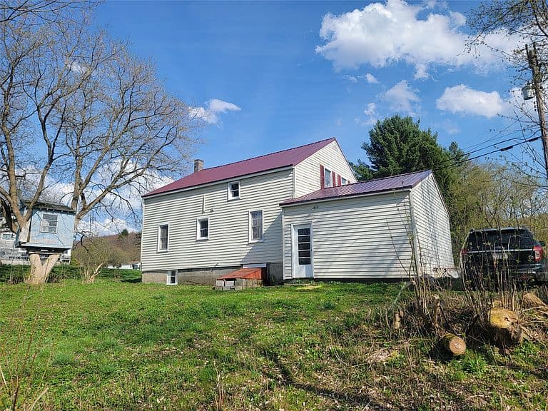 Listing photo 4