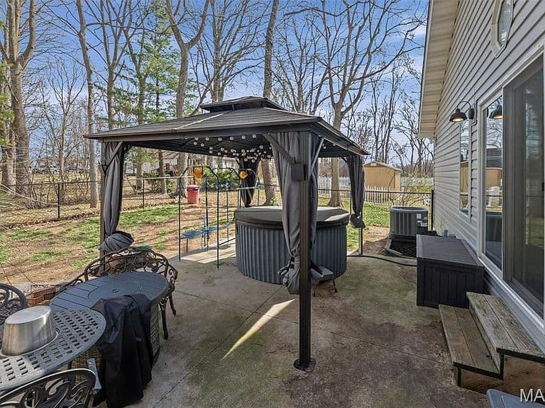 Listing photo 5