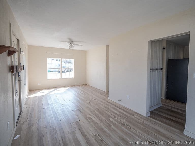 Listing photo 5