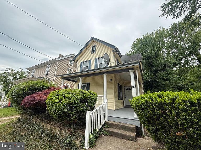 Listing photo 2