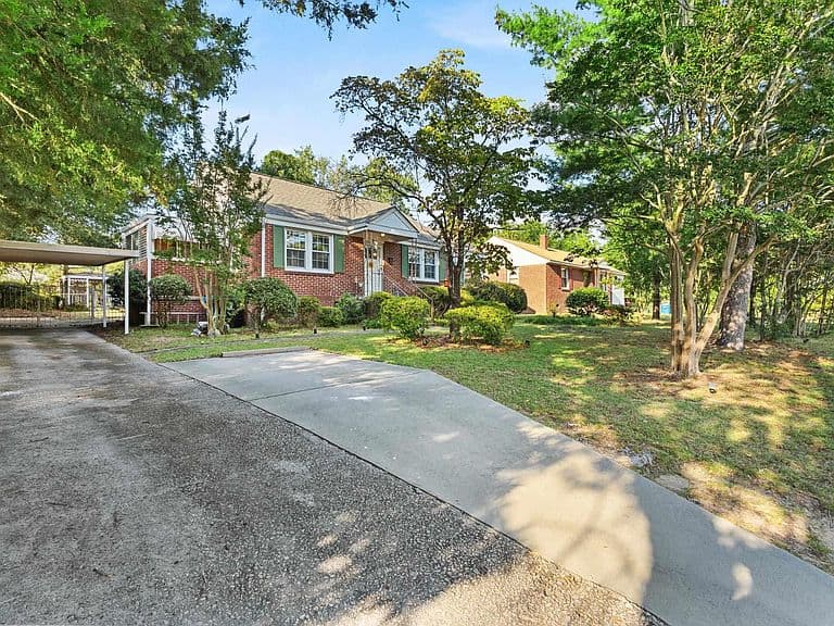 Listing photo 3