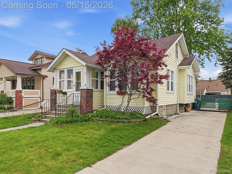 Listing photo 2