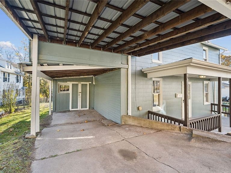 Listing photo 3