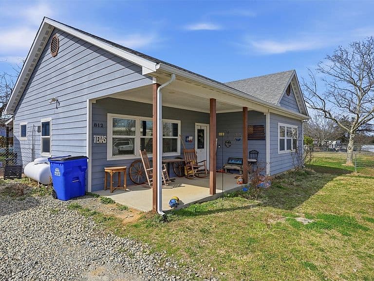 Listing photo 4