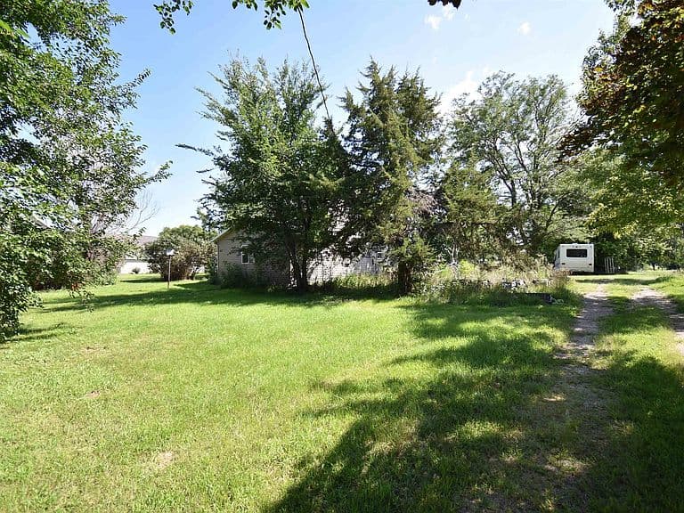 Listing photo 5