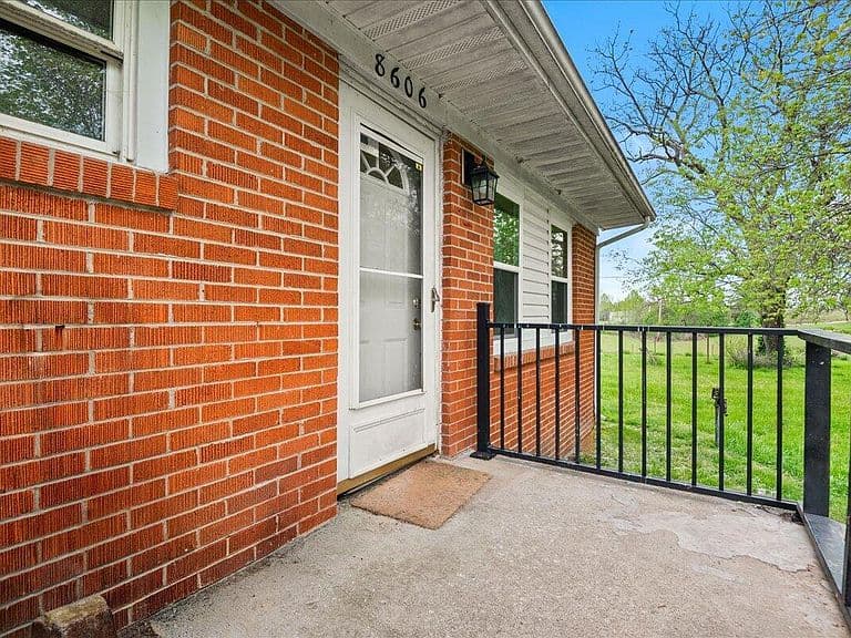 Listing photo 3