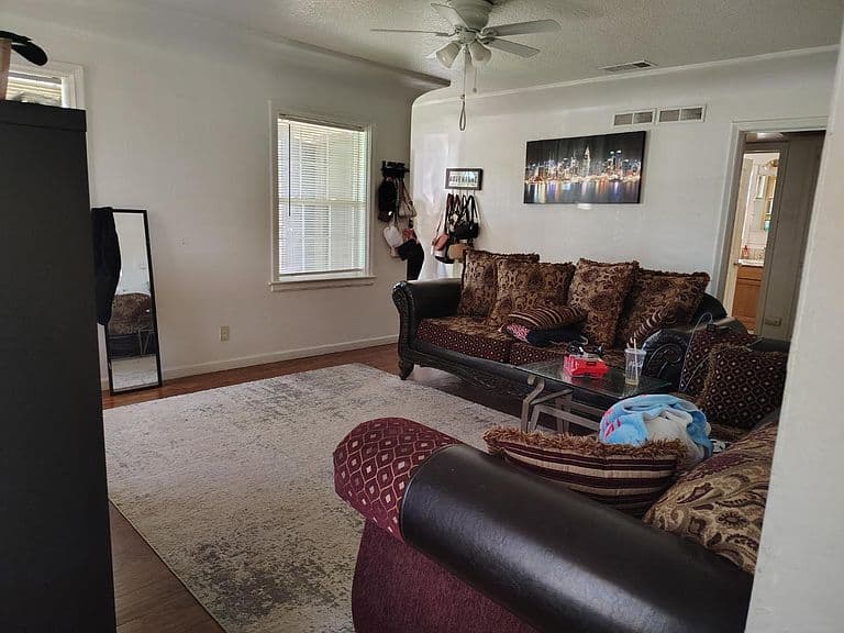Listing photo 4
