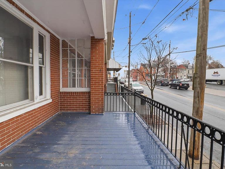 Listing photo 4