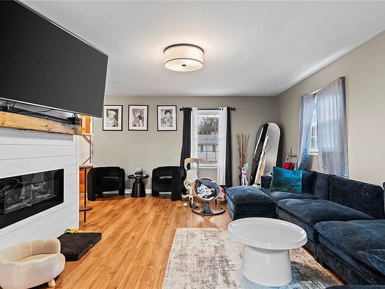 Listing photo 5
