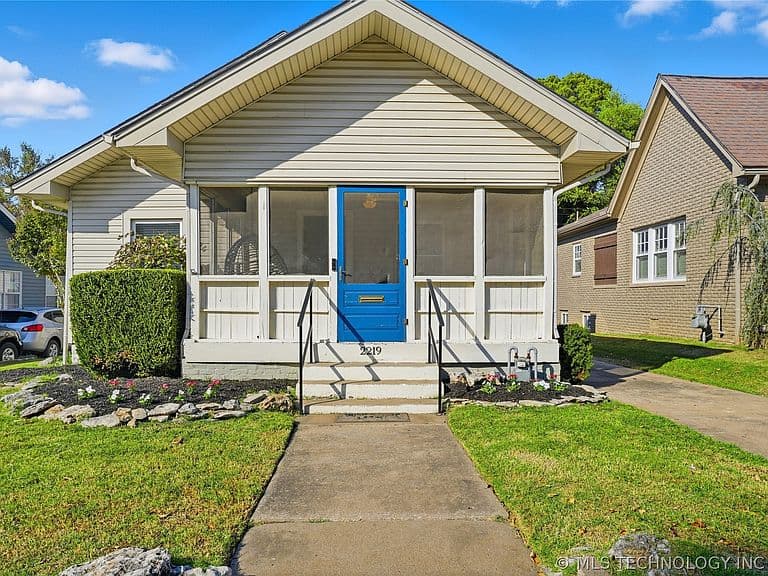 Listing photo 2