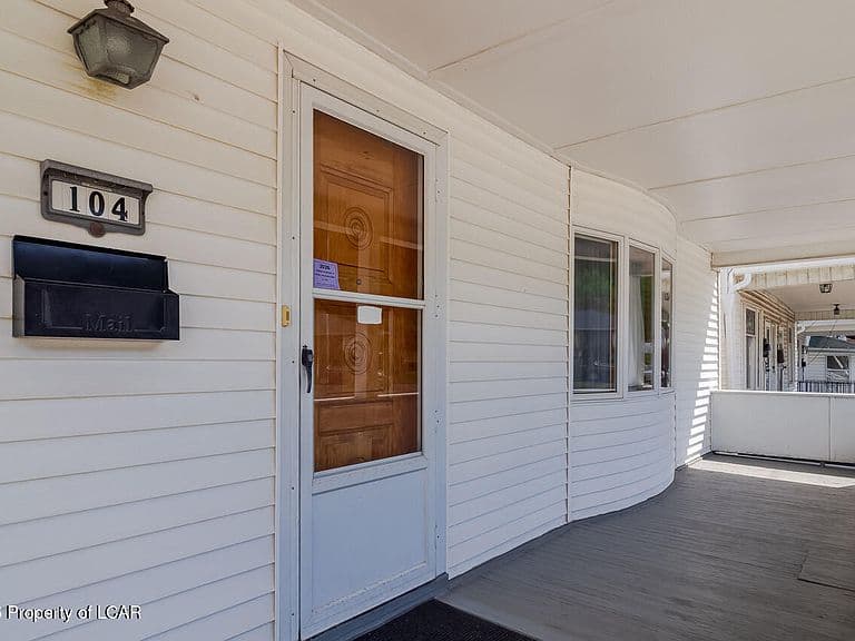 Listing photo 2