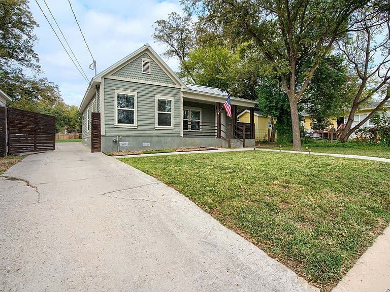 Listing photo 2
