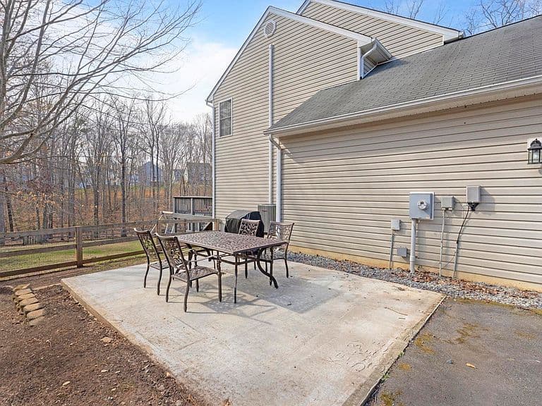 Listing photo 5