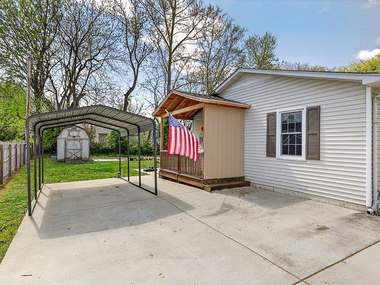 Listing photo 3