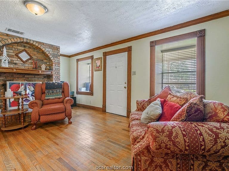 Listing photo 5