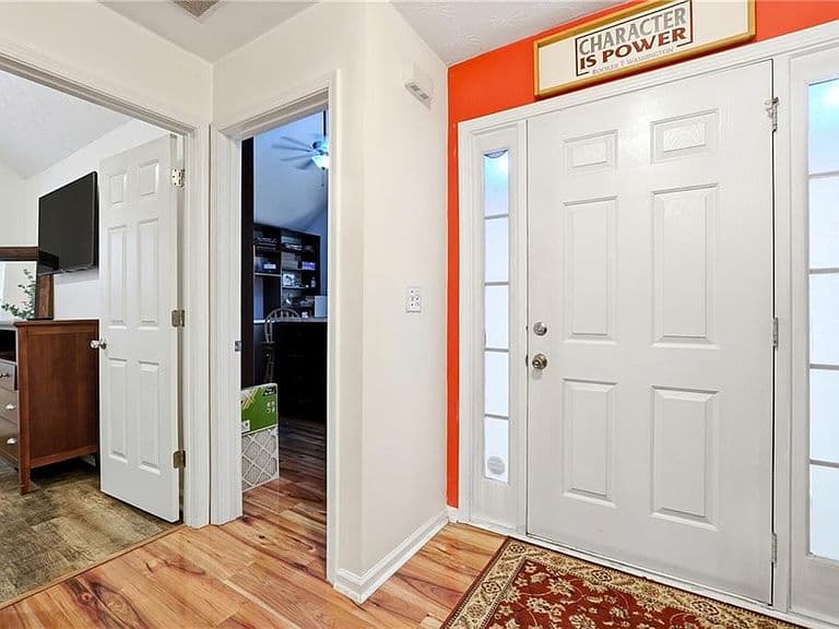 Listing photo 4