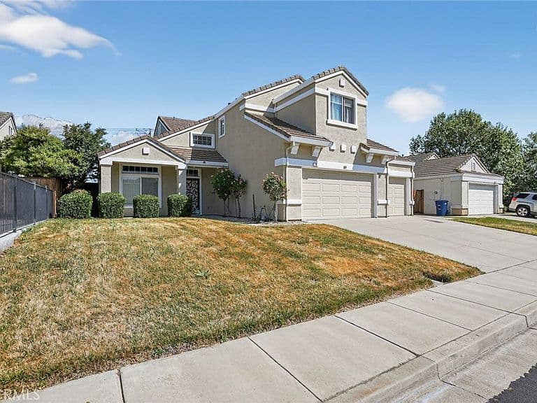 Listing photo 2