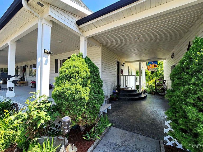 Listing photo 3