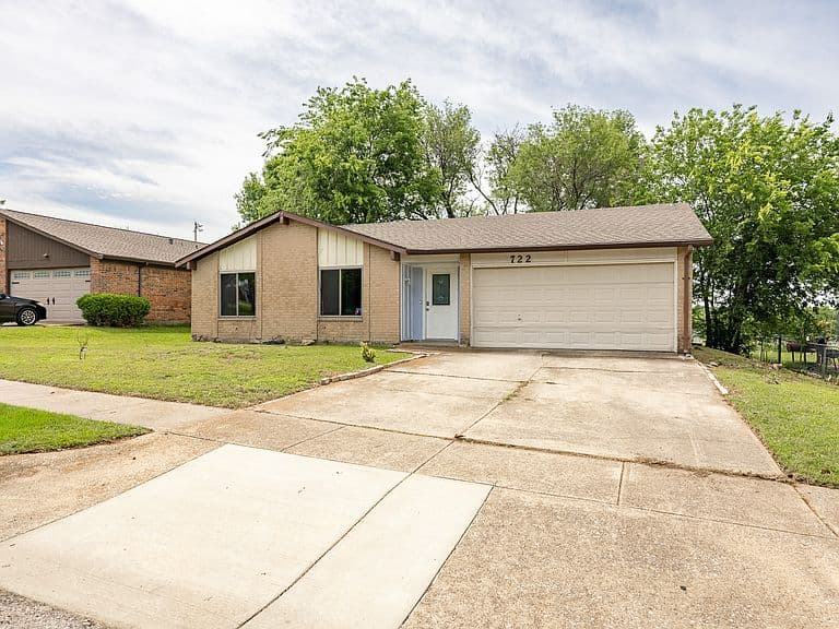 Listing photo 3