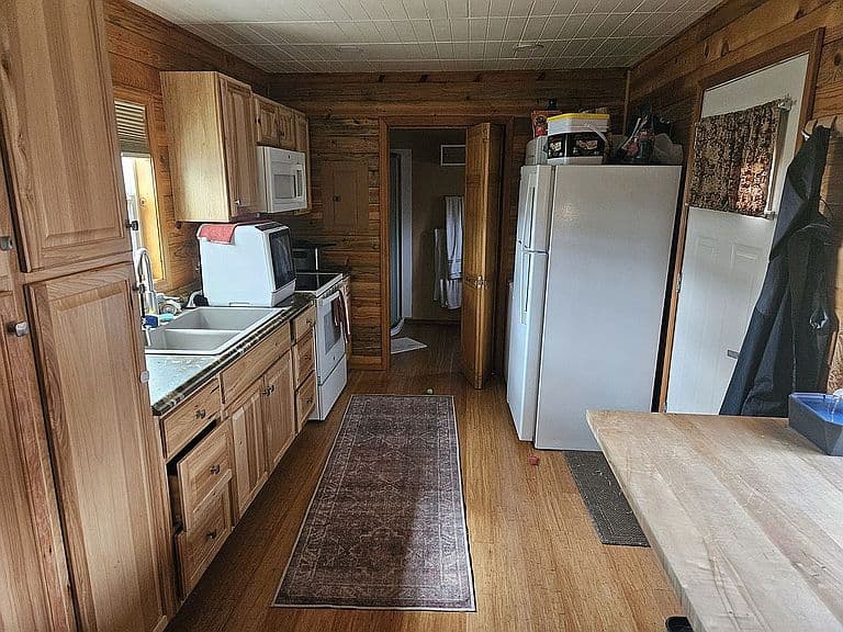 Listing photo 5