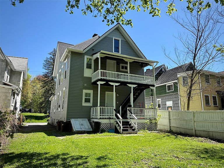 Listing photo 2