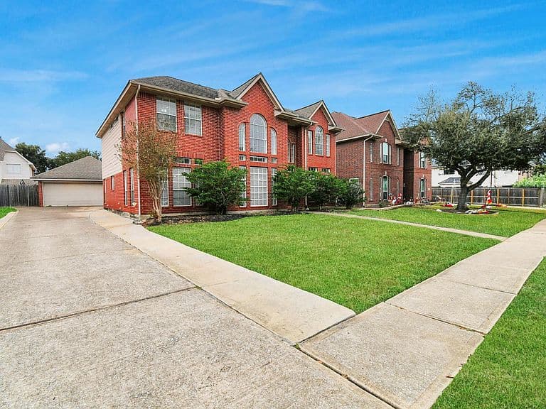 Listing photo 2