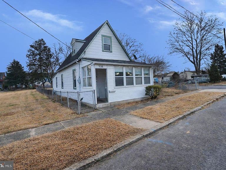 Listing photo 2