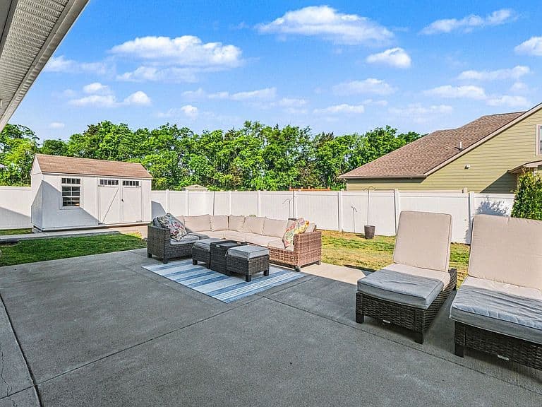 Listing photo 5