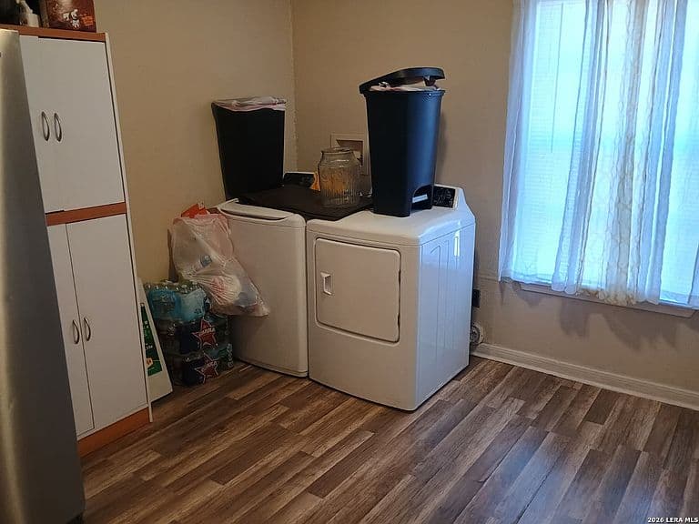 Listing photo 5