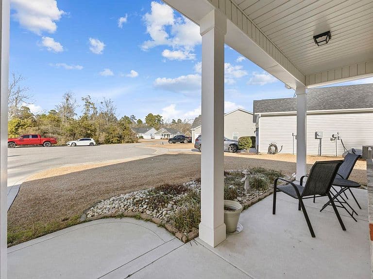 Listing photo 4