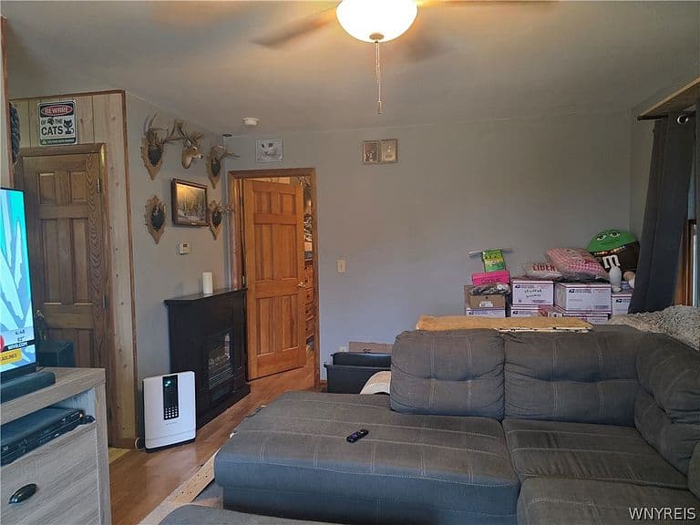 Listing photo 5