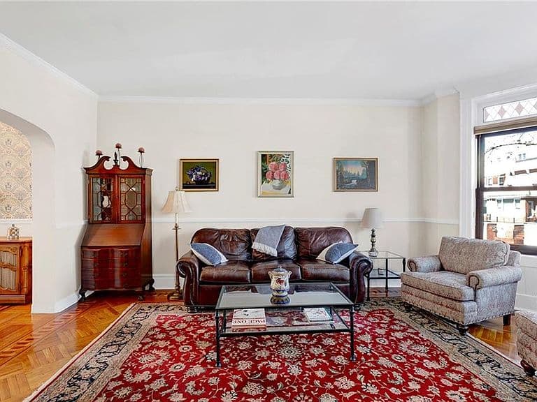 Listing photo 2