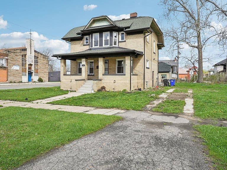 Listing photo 3