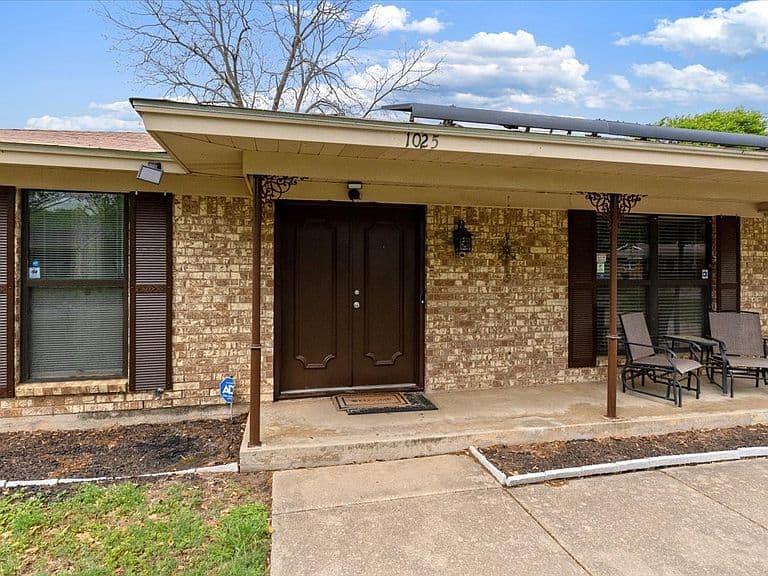 Listing photo 3