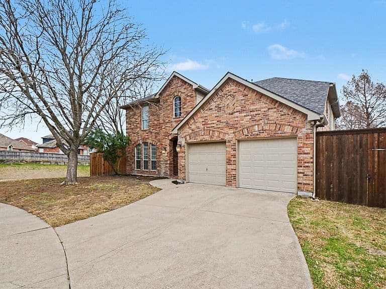 Listing photo 2