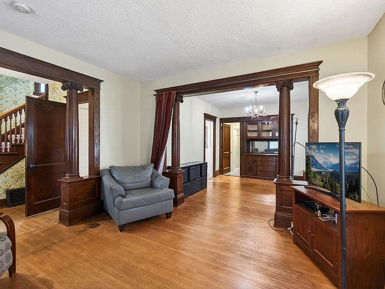 Listing photo 5