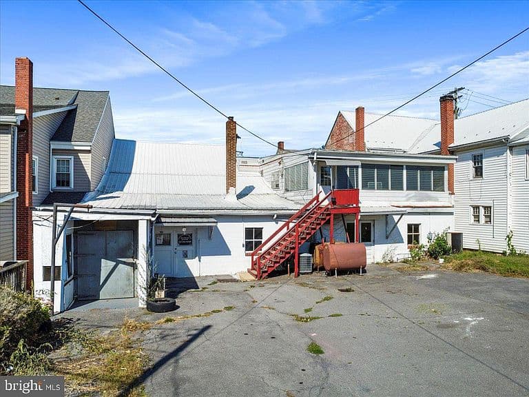 Listing photo 4