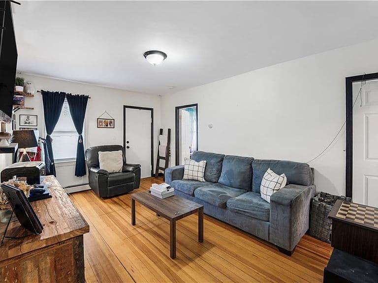 Listing photo 2