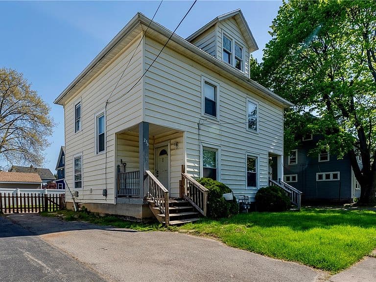 Listing photo 2