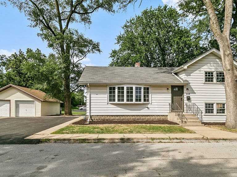 Listing photo 2