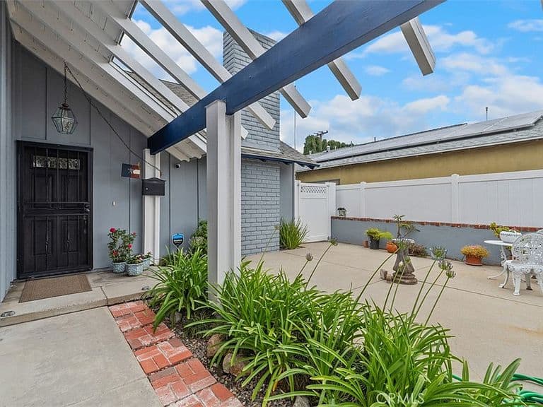 Listing photo 4