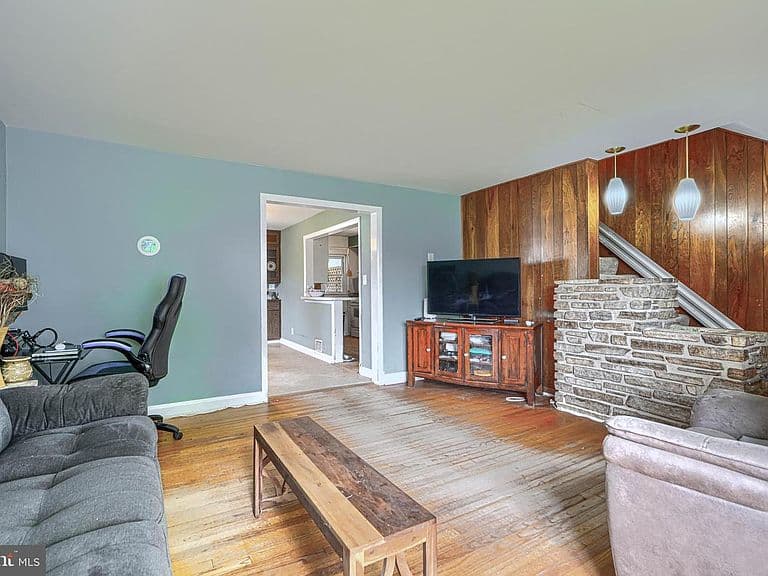 Listing photo 5