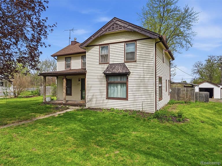 Listing photo 2