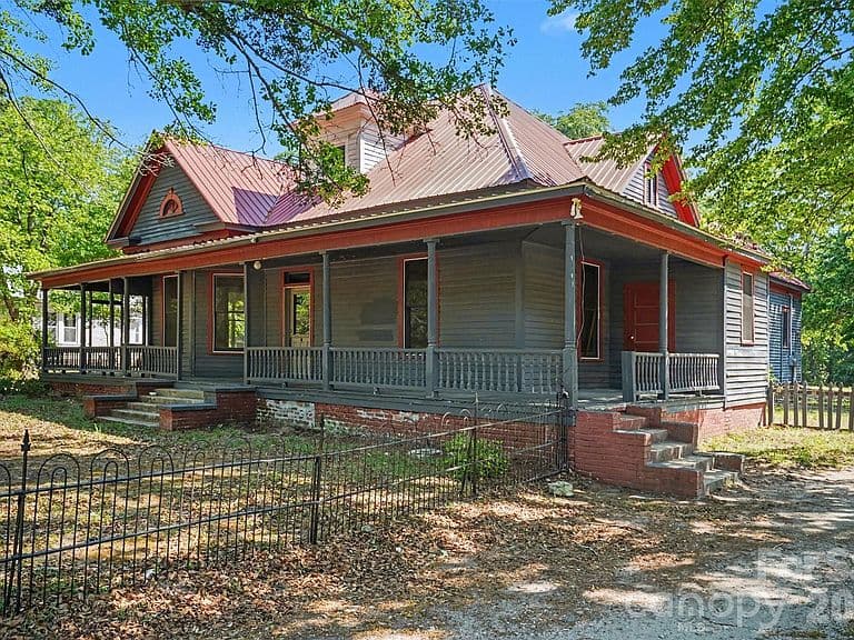 Listing photo 3